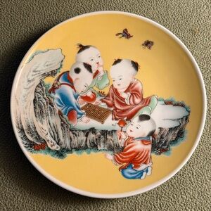 Vintage Chinese porcelain plate, "hundred children"or Tong Zi motif.